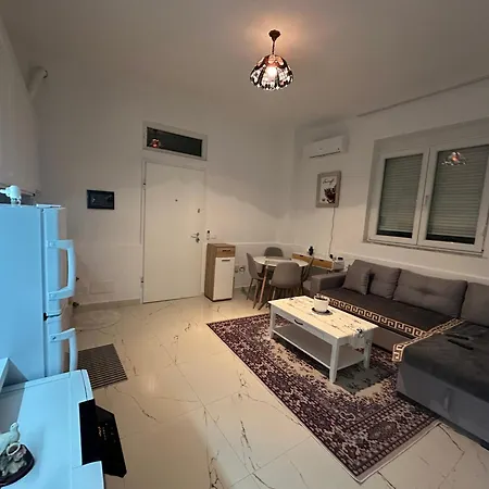 Ori-apartament Albania Apartment *